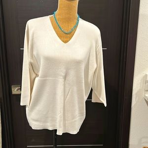 White 3/4 sleeve sweater 22/24